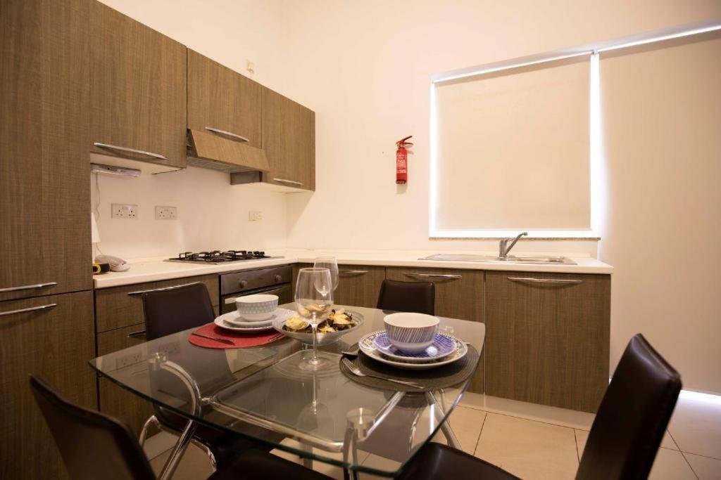 Metrostays Apartament סליאמה מראה חיצוני תמונה